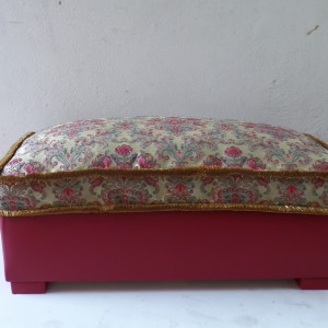 Pouf rettangolare con cuscino in piuma